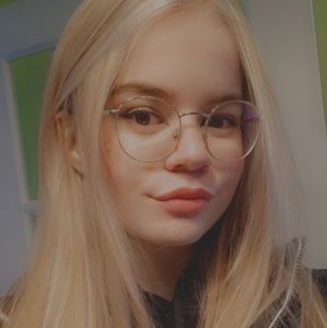 Meet your Posher, Joelle